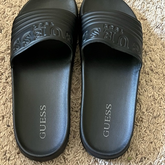 Guess Embossed Black Slides - Picture 1 of 4